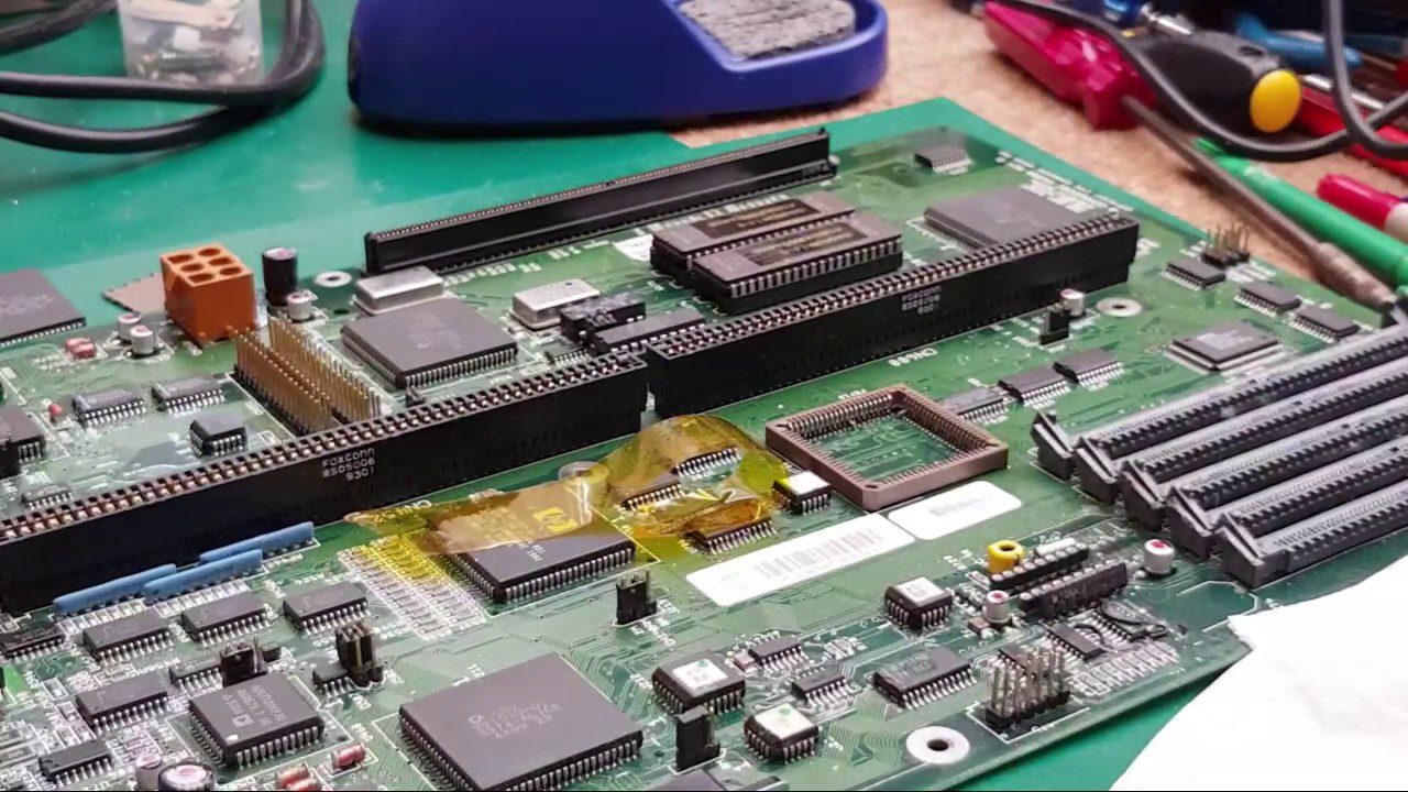 Commodore Amiga A4000 Super Buster Socket Fitting (or fail) – Live Stream