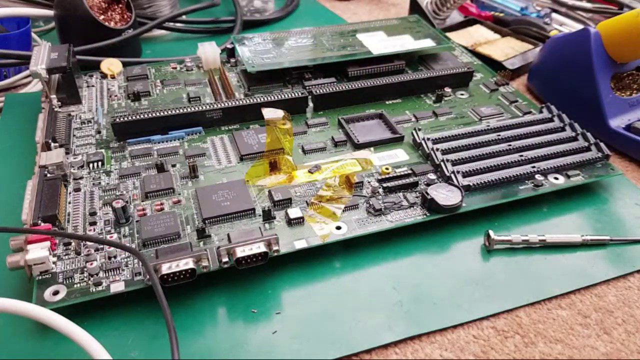 Commodore Amiga A4000 Yellow Screen – Can we fix It today?